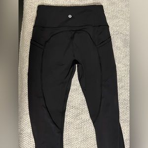 Lululemon full length tight size 8 black with side pockets